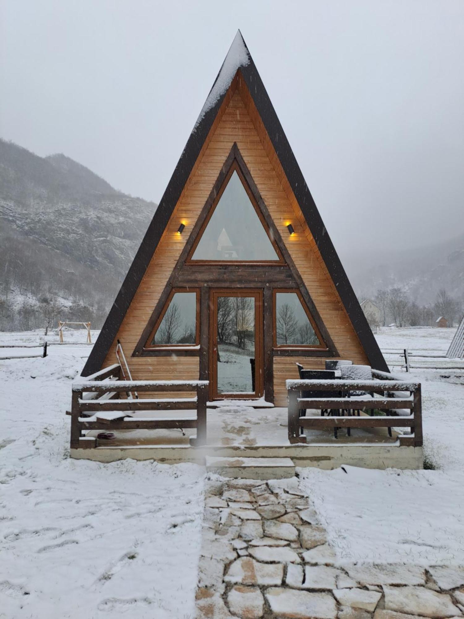 Wooden Cottages Konak Savnik 外观 照片